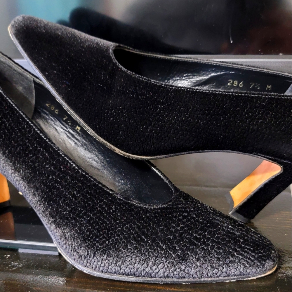 Evan-Picone leather and black velvety heeled shoes.  Size 7.5.  (875)